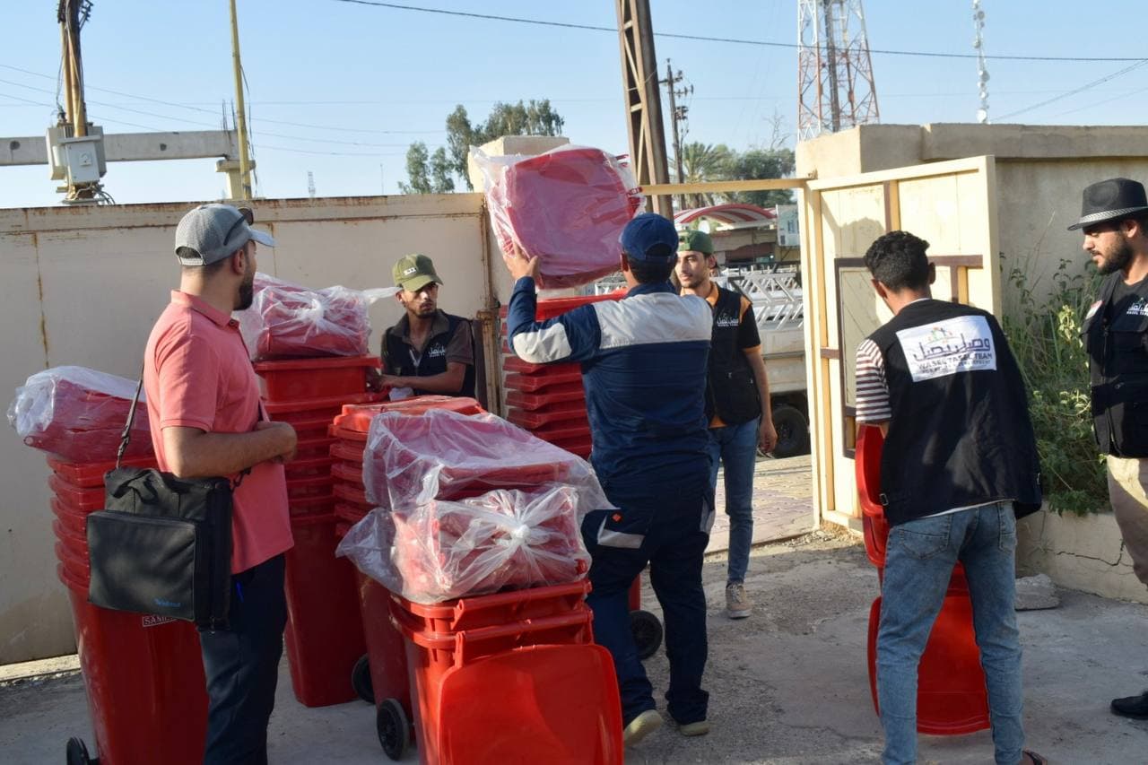 أيدي تشارك الطعام